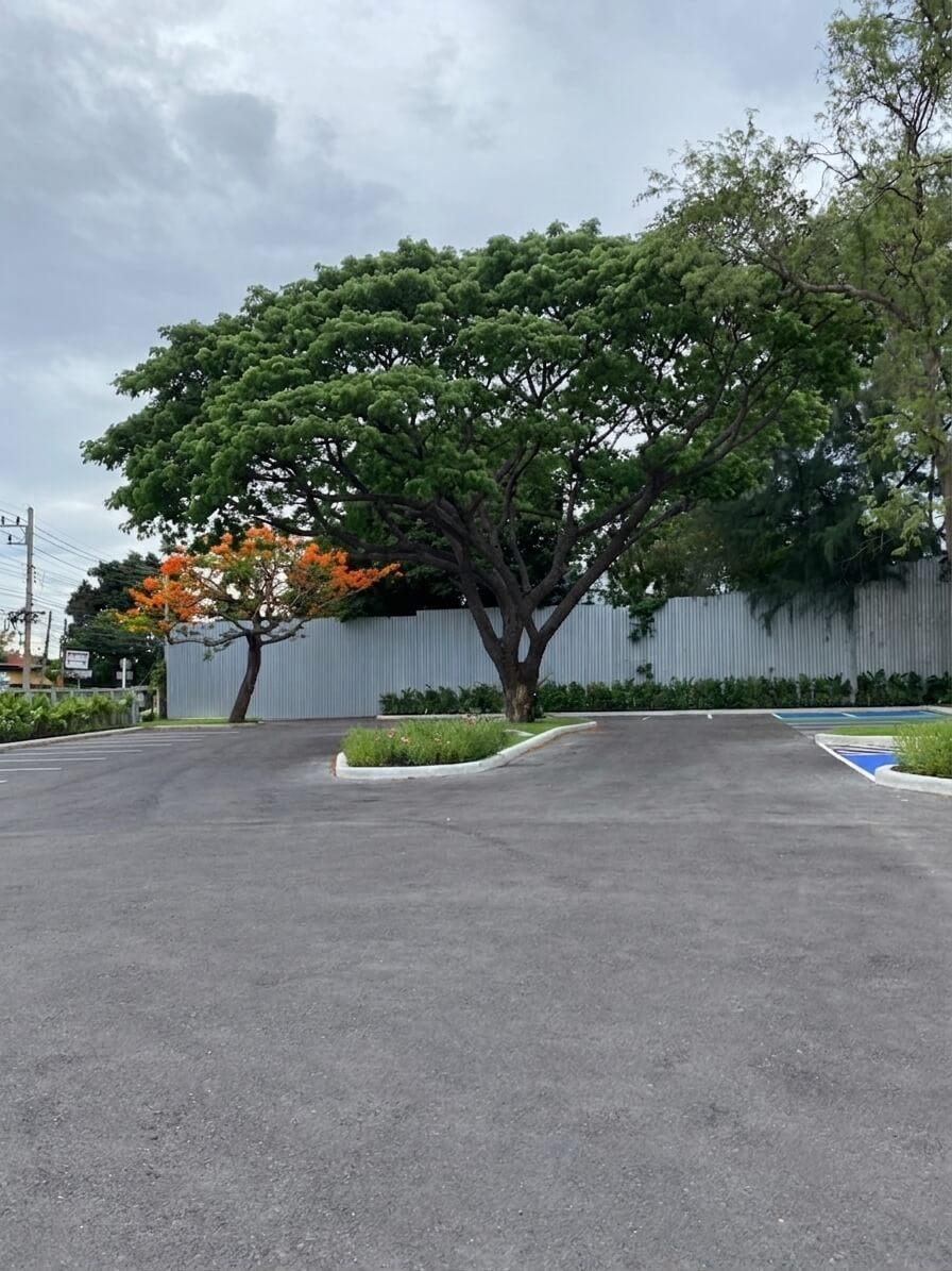 Parking Hotel Riva Hua Hin